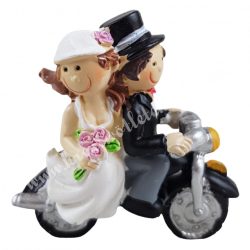Motoros esküvői pár, barna menyasszonnyal, 5,3x5 cm