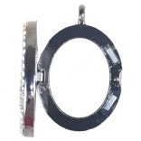 Emlékőr medál, nyitható, antracit színű, 32x26x7 mm