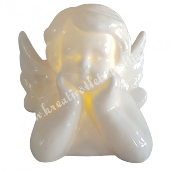 LED-es porcelán angyal, két kézen támaszkodó, 7x7 cm