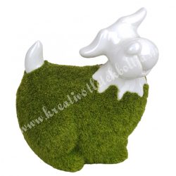 Porcelán kutya, műfüves, fehér-zöld, 11x13 cm