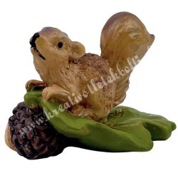 Polyresin mókus levélen, 4,5x3 cm