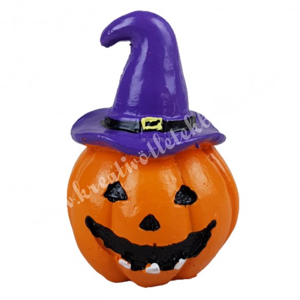 Polyresin nevetős halloween tök, lila kalapban, 4,5x7 cm