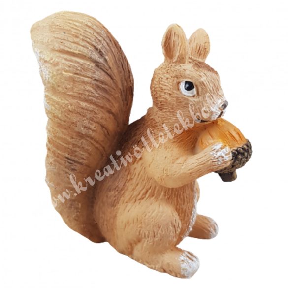 Polyresin mókus, makkal, világosbarna, 6x7 cm