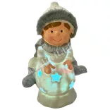Kerámia LED-es kisfiú hógolyón, 13x20 cm