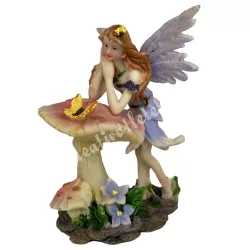 Polyresin tündér gombával, lila, 8,5x13 cm