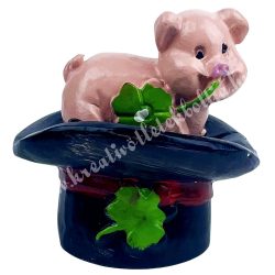 Polyresin malac lóherével, kalapban, 4,2x4,3 cm