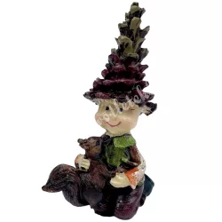 Polyresin gyerek mókussal, 5x8 cm