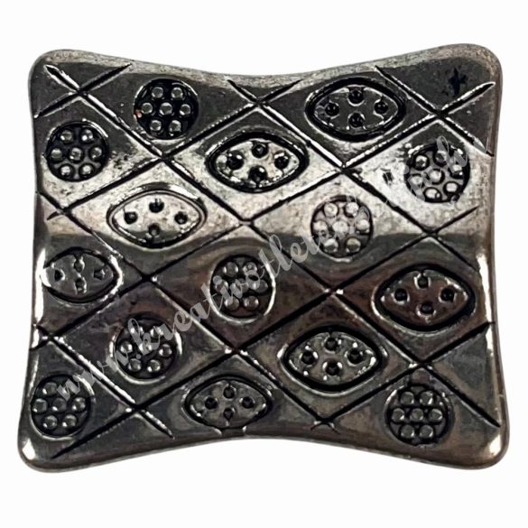 Fémköztes, platina, 2,1x1,8 cm  