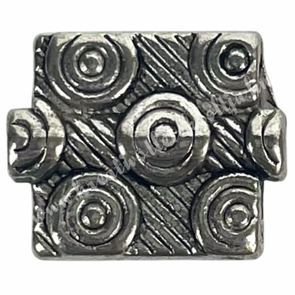 Fémköztes, platina, 1,2x1,1 cm  