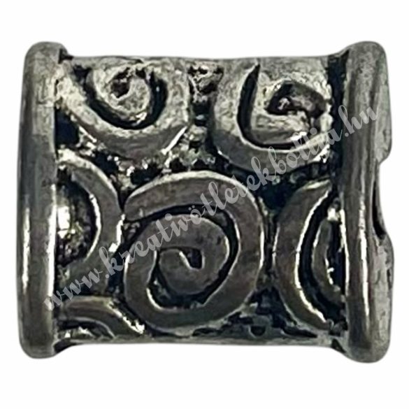 Fémköztes, platina, 0,9x0,8 cm  