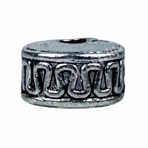 Fémköztes, platina, 0,7x0,5 cm  