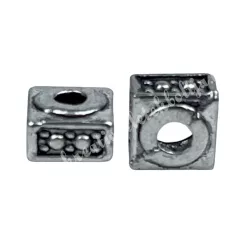 Fémköztes, platina, 0,5x0,3 cm  