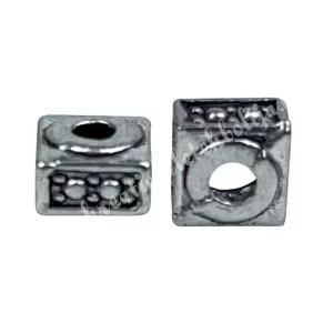 Fémköztes, platina, 0,5x0,3 cm  