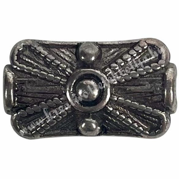 Fémköztes, platina, 1,5x0,9 cm  