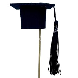 Betűzős filc diplomasapka, fekete bojttal, 5,5x10,5 cm