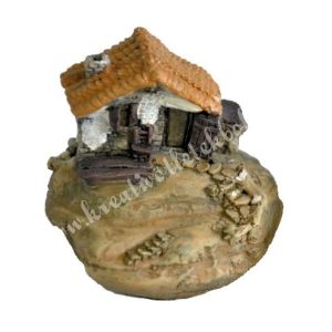 Mini házikó dombon, bézs tetővel, 5x5 cm