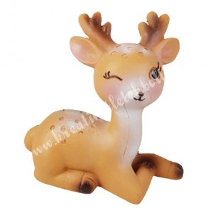 Polyresin őzike (bambi), fekvő, kacsintós, 6,5x6,5 cm