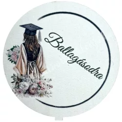 Mdf tábla, kerek, ballagó lány, 6,5 cm
