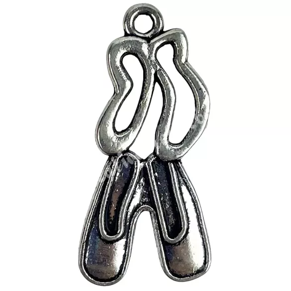 Fémmedál, balerina cipő, platina, 1,5x3 cm