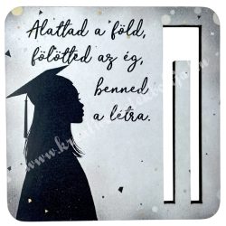 Mdf pénzátadó, lány diplomasapkával, 8,5x8,5 cm