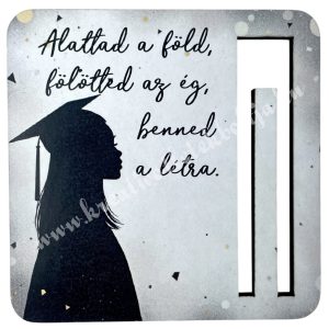 Mdf pénzátadó, lány diplomasapkával, 8,5x8,5 cm