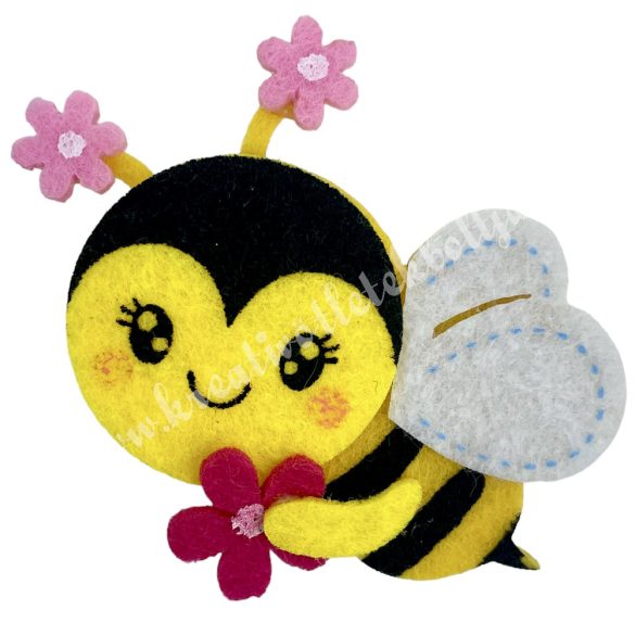 Filc méhecske virággal, 6x5,5 cm