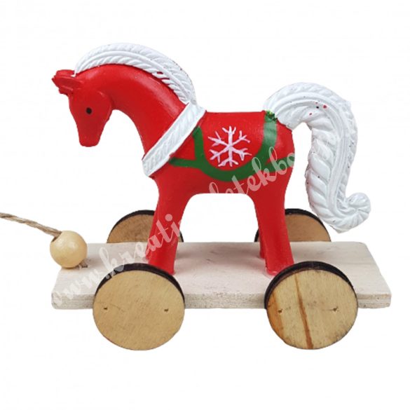 Polyresin ló, fa kocsin, piros, 8,5x7,5 cm