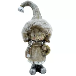 Polyresin kislány szőrmés sapkában, koszorúval, 6x13 cm